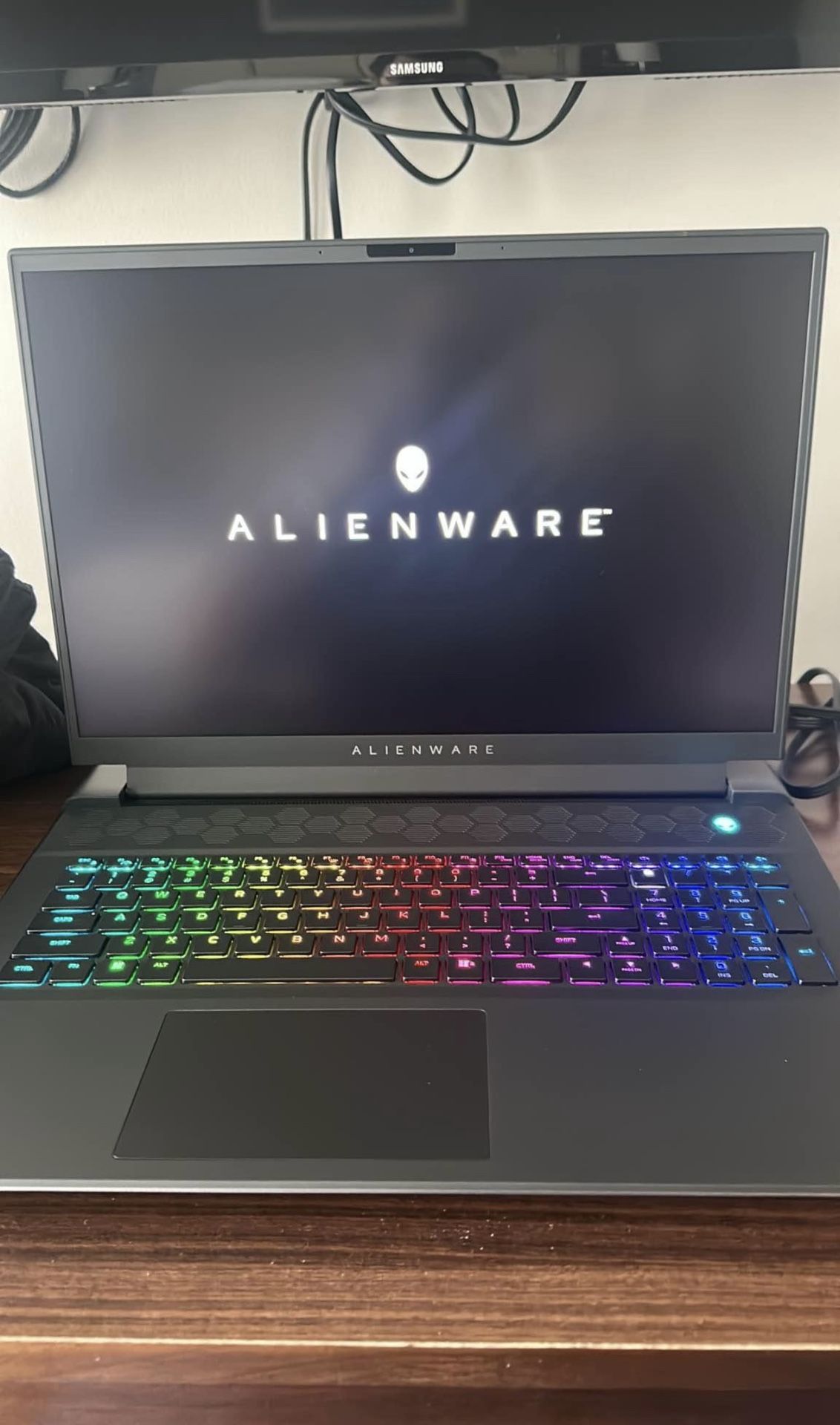 Alienware M18 —R2 M18