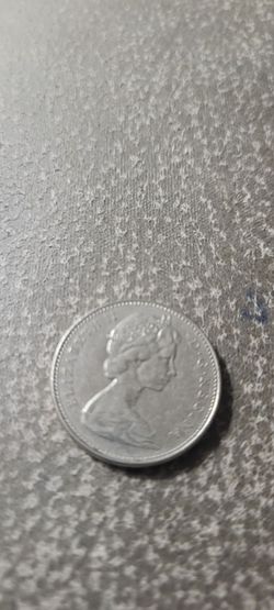 1976 Queen Elizabeth II Portrait Silver Coin