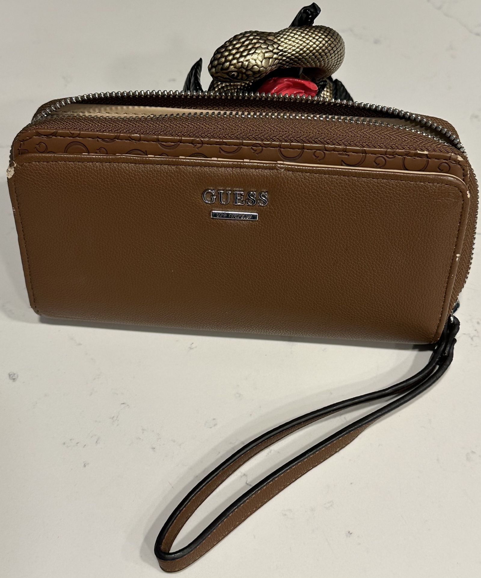 Vintage GUESS ZIP Around WALLET WITH LOGO WOMANS WRISTLET ORGANIZER