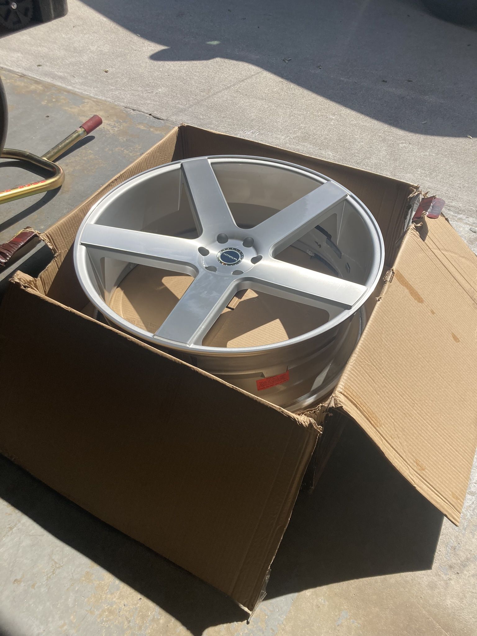 Strada 28” Wheel 6 LUG CHEVROLET (Only 1 Wheel)