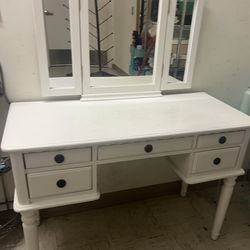 White Wood Vanity Dresser With Mirror