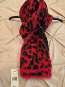 DKNY  ANIMAL PRINT THICK SCARF BRAND  NEW