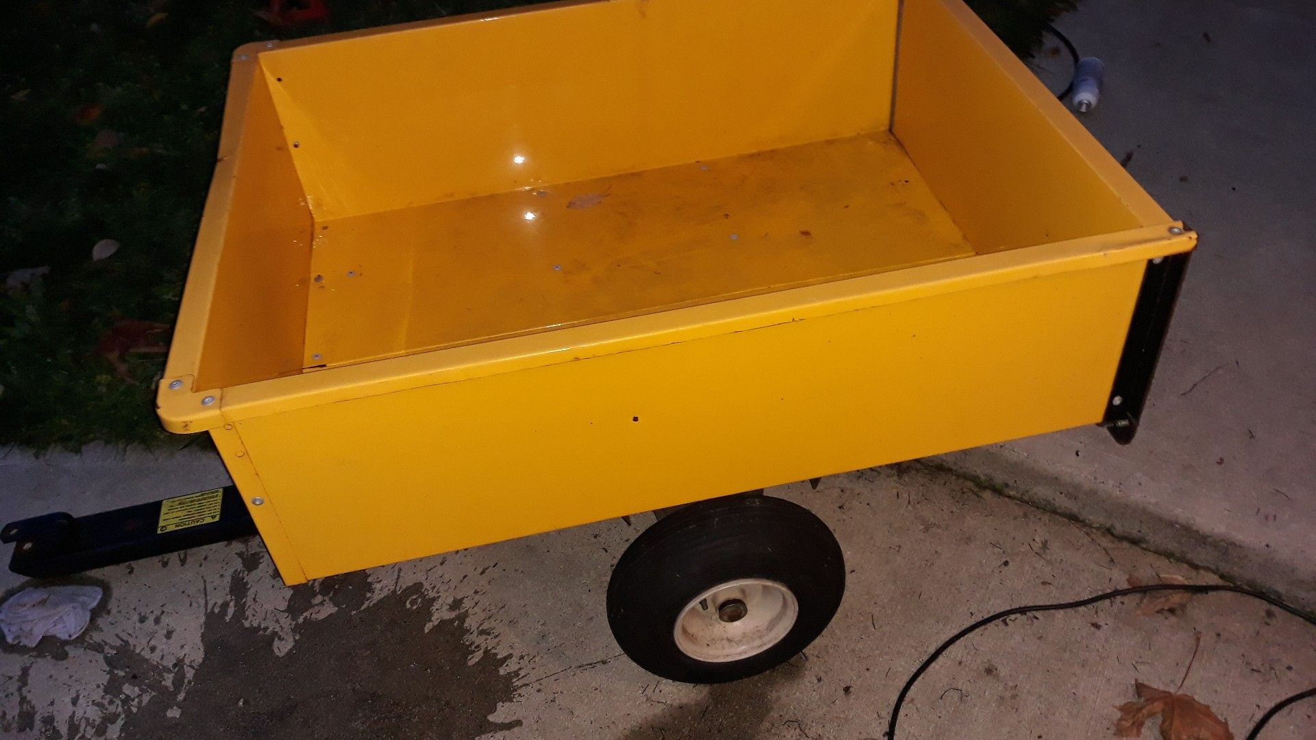 Cub Cadet 1525 riding mower and dump cart for Sale in Puyallup, WA