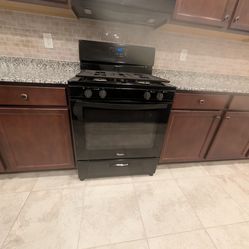 Nice whirpool black stove, good working condition