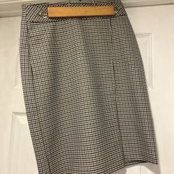 Houndstooth Skirt Size 4 (Black, Grey, Gold)