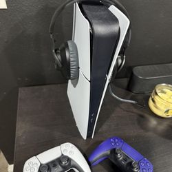 Slim Ps5 With 2 Controllers 