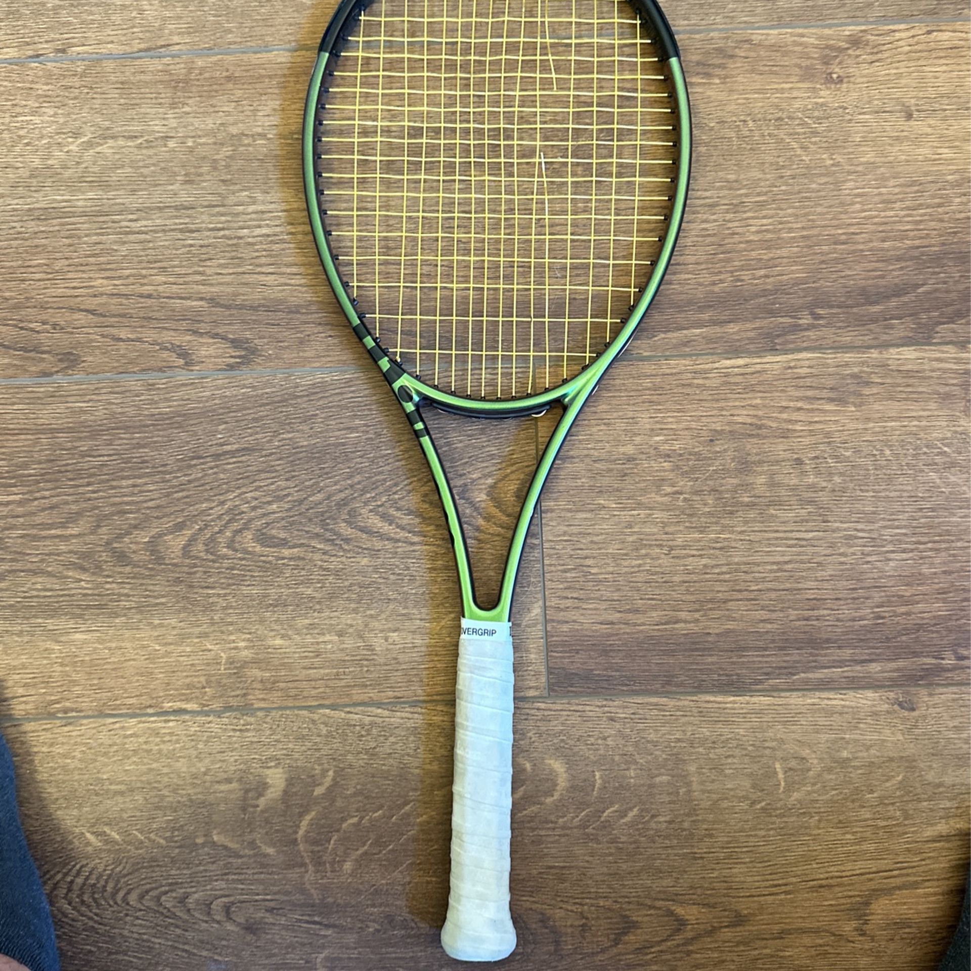 WILSON BLADE PRO V8 (16x19) 4 3/8 Gripsize | Good condition