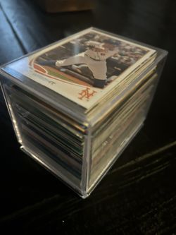 Lots Of Baseball Card In Good Condition