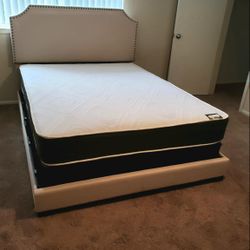 NEW Queen MATTRESS and BOX SPRING. Bed frame not included👍