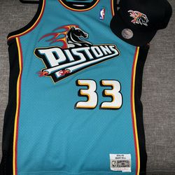 Throwback Grant Hill Mitchell&Ness Jersey Sz Medium  with matching snapback 