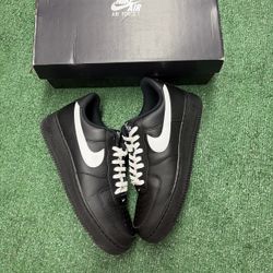 NIKE AIR FORCE 1 BLACK/WHITE SIZE 9.5