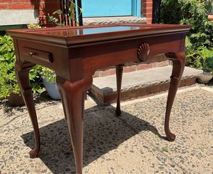 Mid- Century Mahogany Queen Anne Tea Table By The Hickory Chair Co.