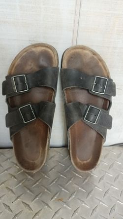 BIRKENSTOCK MEN'S SANDALS SIZE 10 ( needs clean)