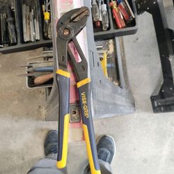 Pliers 