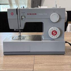 Singer Heavy Duty 4423 Sewing Machine