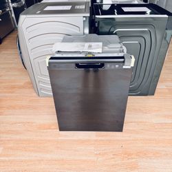 Brand-New GE - 24" Front Control Built-In Plastic Tub Dishwasher with Extra Heavy Duty Wash Cycle and 60dBA - Black Model: GDF450PGRBB