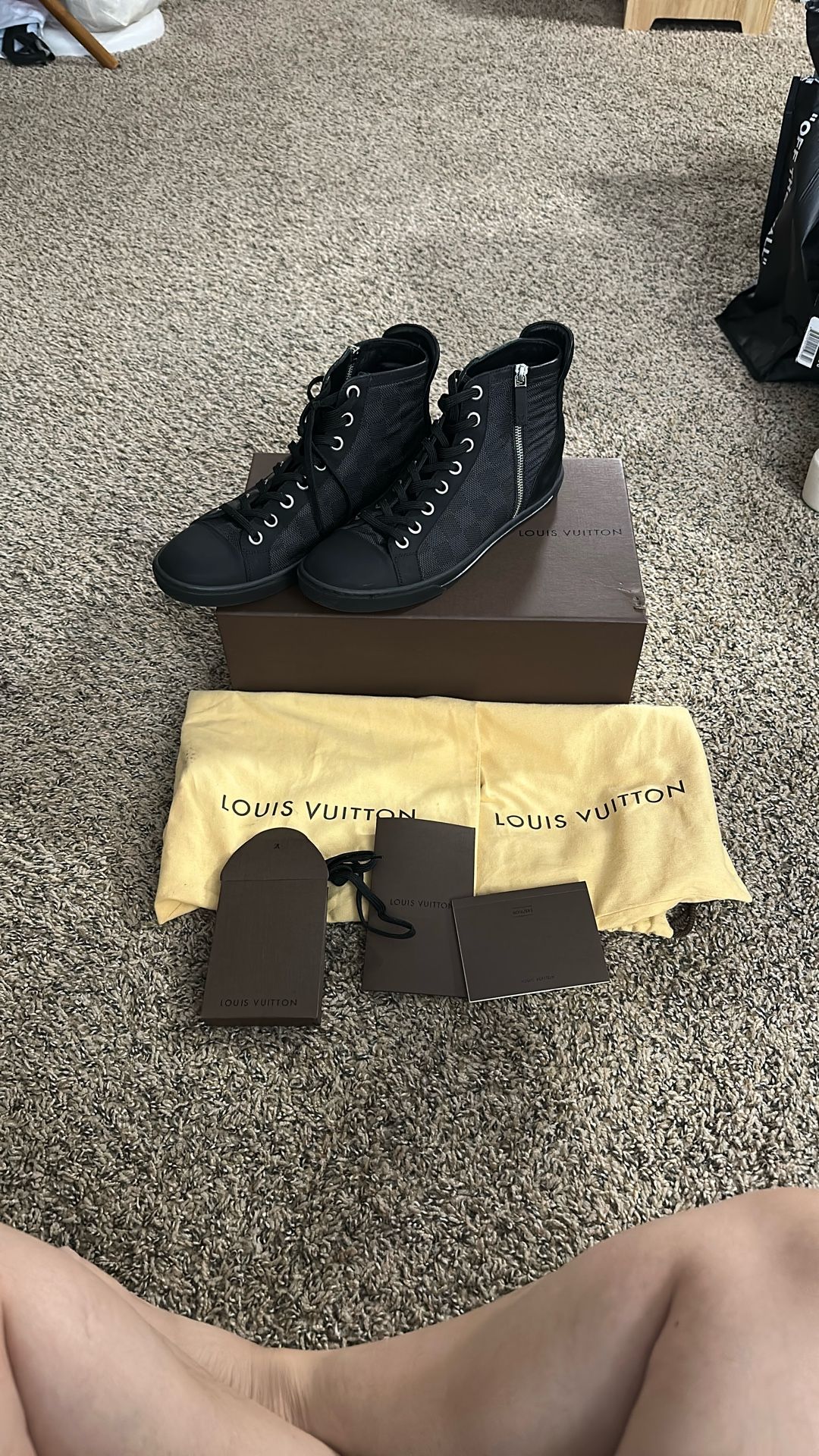 LOUIS VUITTON MEN’s Size9