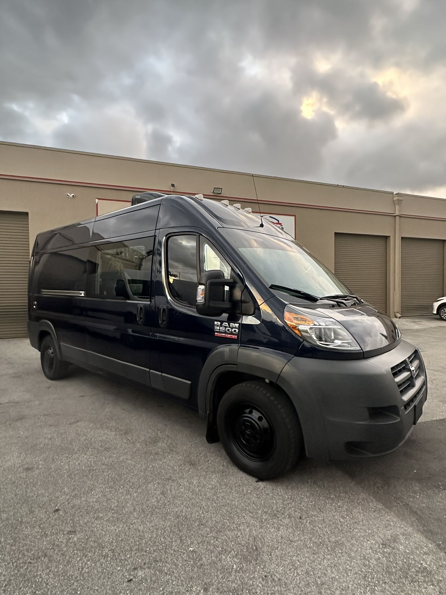 GROOMING Van Venta