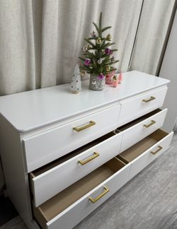 White Six Drawers Dresser With Glides🆕