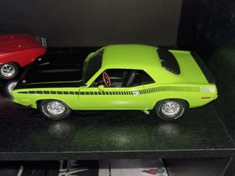 118 scale Plymouth Cuda Diecast Model Car