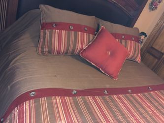 Comforter Set Queen 5 piece and matching curtains 3 piece 72long, clean, no stain or anything wrong!