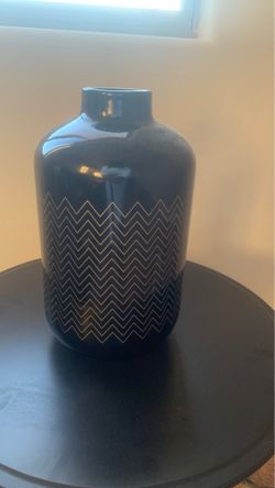 Black and gold vase