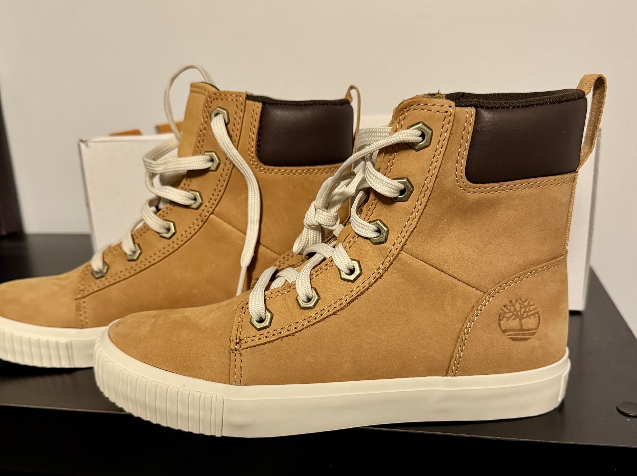 NEW Timberland High Top Lace Up Sneaker Boot 5.5