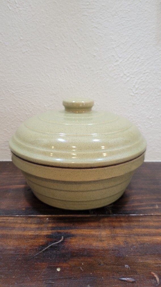 Monmouth Potterty Vintage Casserole Dish