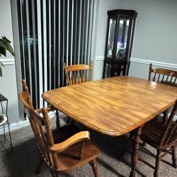 Dining table and 4 chairs in very good condition... pick up in Gaithersburg