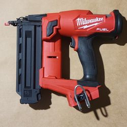 Milwaukee M18 18G Brad Nailer