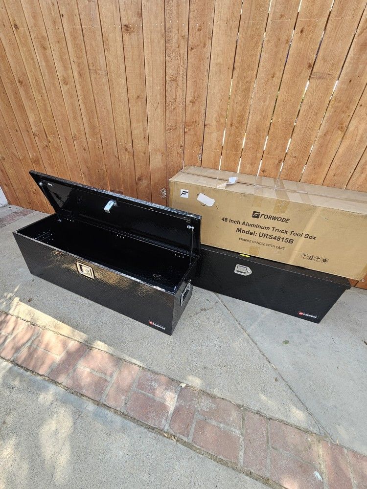 TOOL BOX UNDER TRUCK EACH FOR SALE 48" LONG COLOR BLACK ALUMINIUM DIAMOND INCLUDES 2SET KEY BRAND NEW FOR ANY QUESTION TEXT ME PLEASE