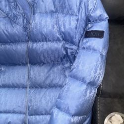 Dior Coat 🔥🔥🔥🔥🔥🔥🔥 Size Medium 