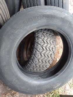235/80r 22.5 Michelin tires.
