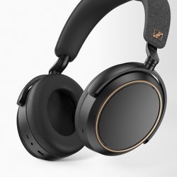 Sennheiser Momentum 4's Used In Great Condition. 