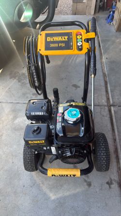 DEWALT 3600 PSI 2.5 GPM GX200 HONDA PRESSURE WASHER