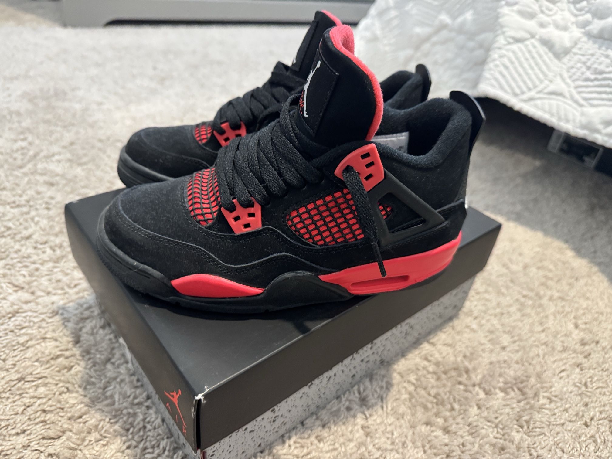 Jordan 4 Retro GS size 4 Red thunder