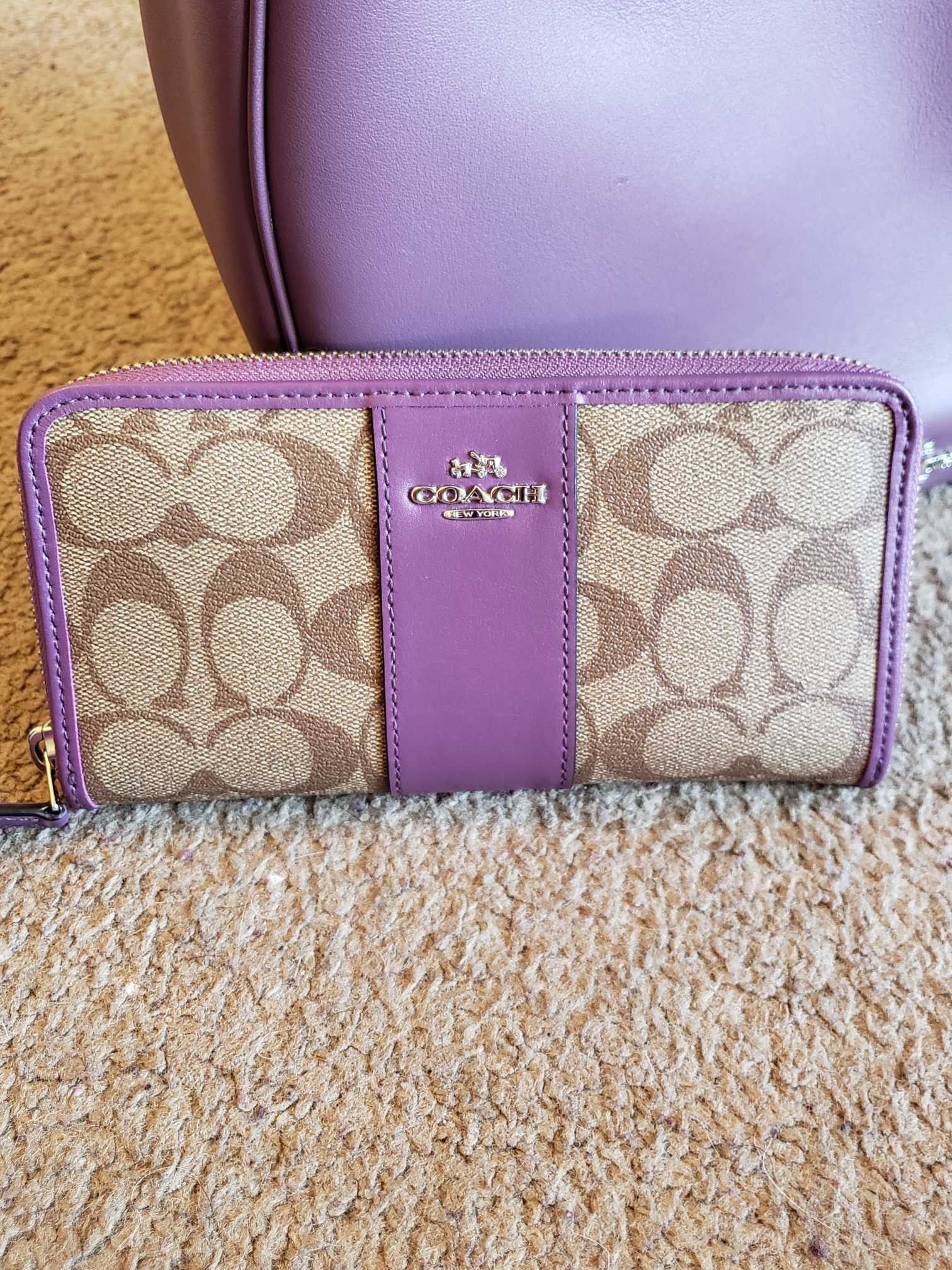 Small Coach Zip Card Wallet for Sale in Covina, CA - OfferUp