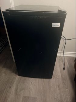 Mini fridge