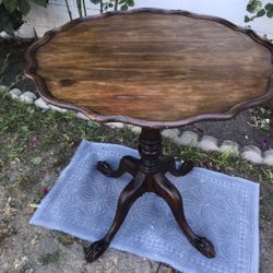 Round Claw Footed Pie Crust End Table Antique More Than 100 Year Old