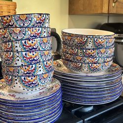 Pretty, Large Dish Set 