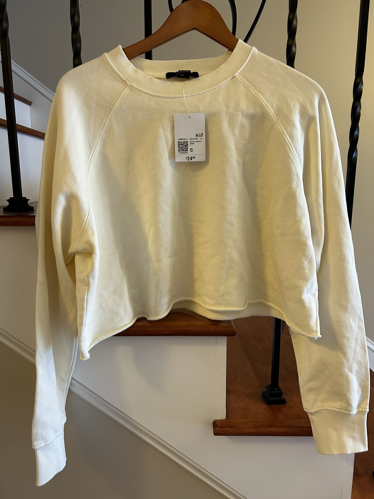 Forever 21 cropped athletic top cream long sleeve sweatshirt size small 💯 cotton