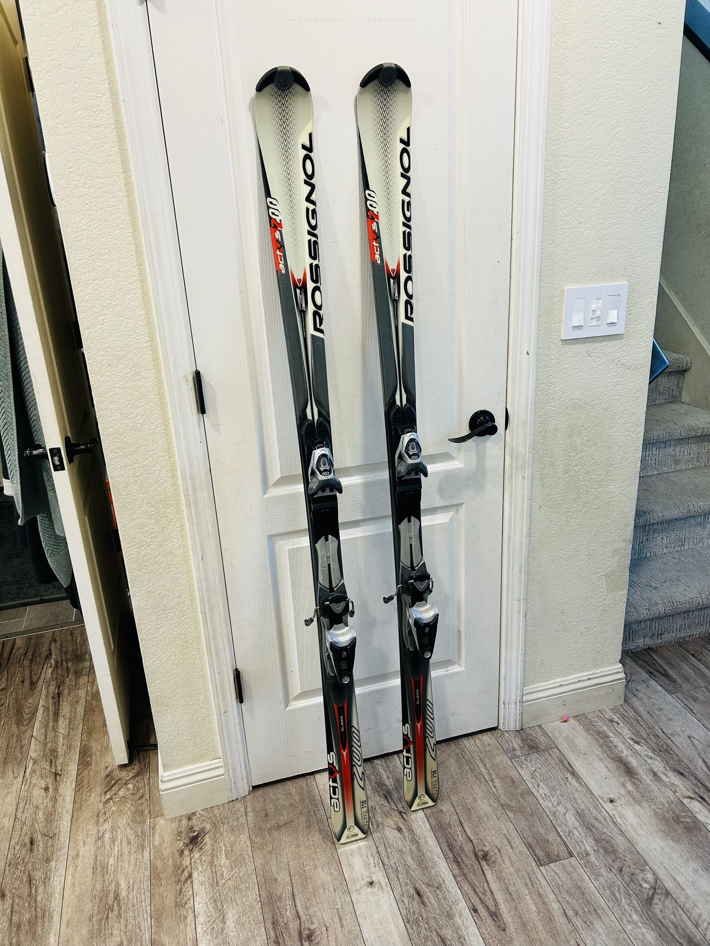 ROSSIGNOL SKIS WITH BINDINGS 170cm