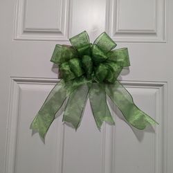 Beautiful 11" x 18" Holidays Bow.