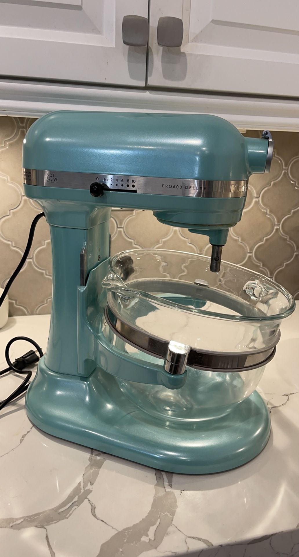 KitchenAid Tilt Head Stand Mixer Classic for Sale in Escondido, CA - OfferUp
