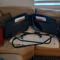 Selling A Set Of Harly Davidson Saddle Bags Plus Both Brackets $450 Obo Few Scratches 