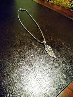 Chain and wing pendant