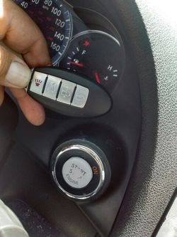 Se hacen y se programan llaves .tambien controles remotos para su carro...... BRISEÑO'S LOCKSMITH..😀😀