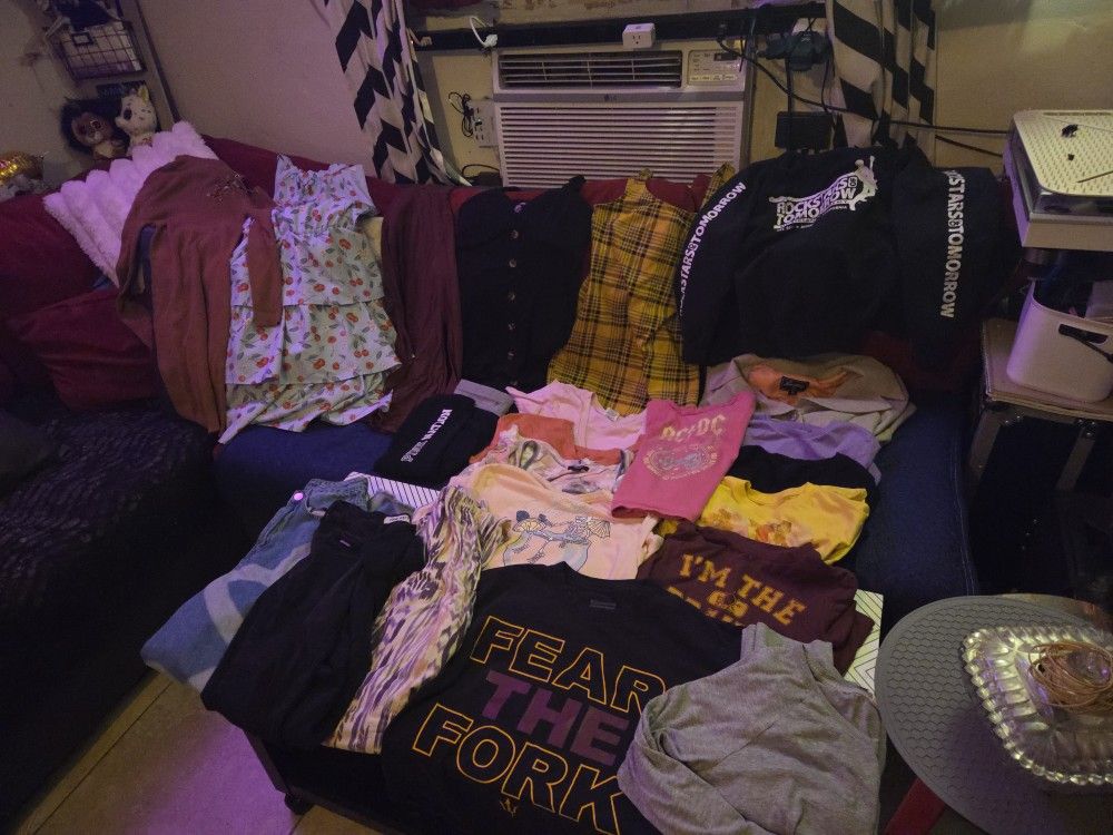 Womens / Young Adult / Teen Girl Clothes