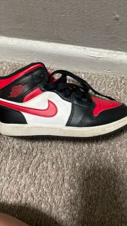 Air Jordan 1 Mid "Alternate Bred Toe" (Black/Fire Red/White