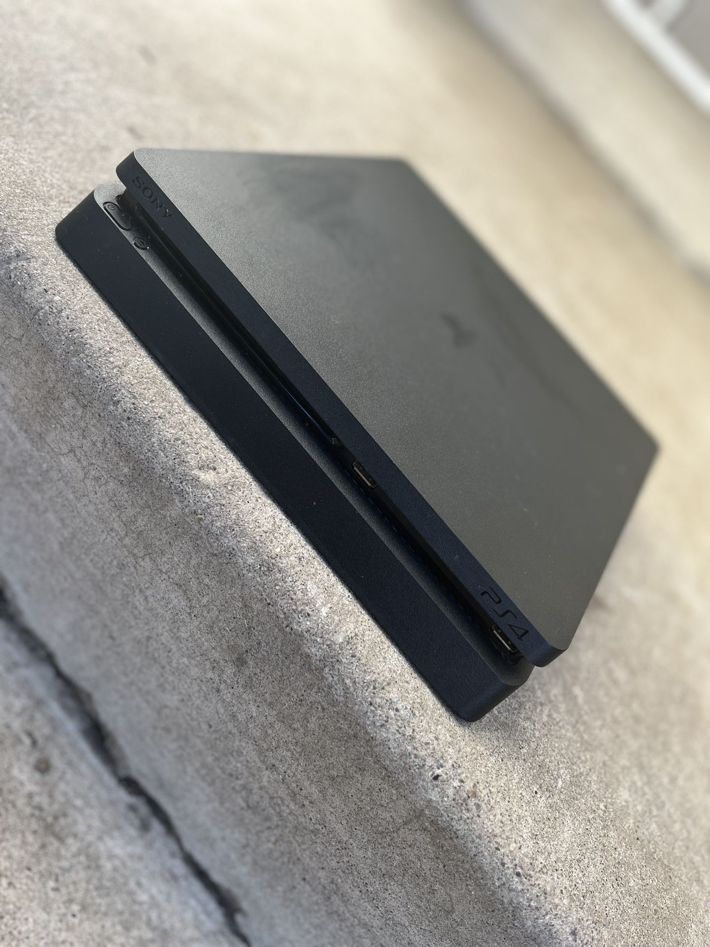 PS4  Slim